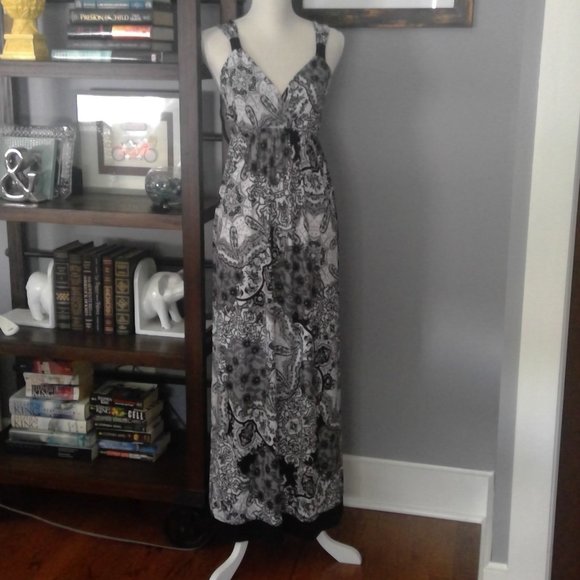 Black and White Maxi Dress - Picture 2 of 10
